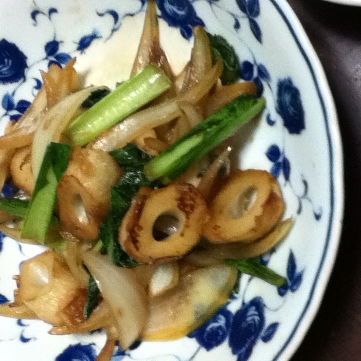 ちくわと小松菜と玉ねぎの麺つゆ炒め